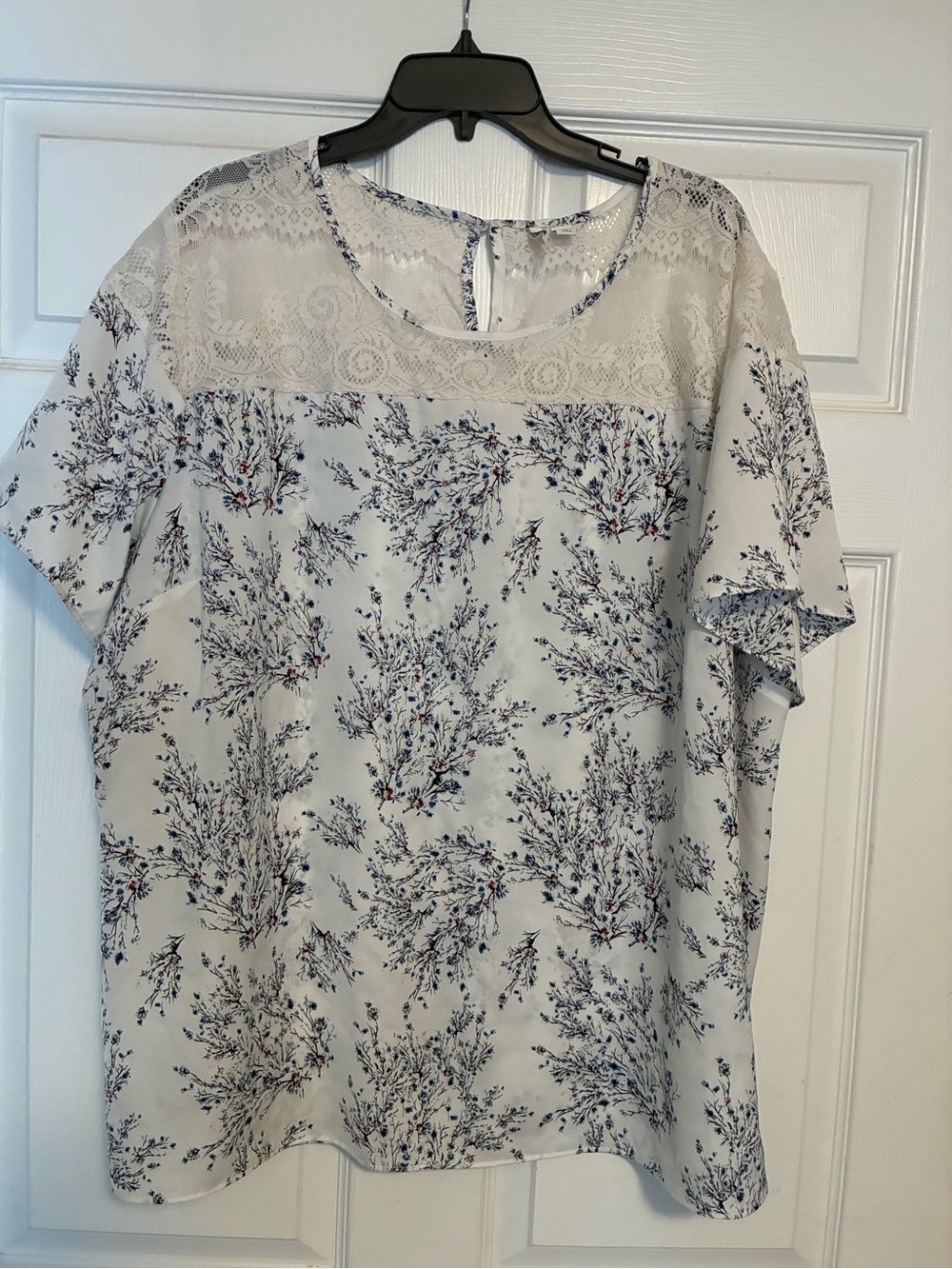 Cato White Lace Yoke Floral Short Sleeve Blouse with Blue Accents 26/28